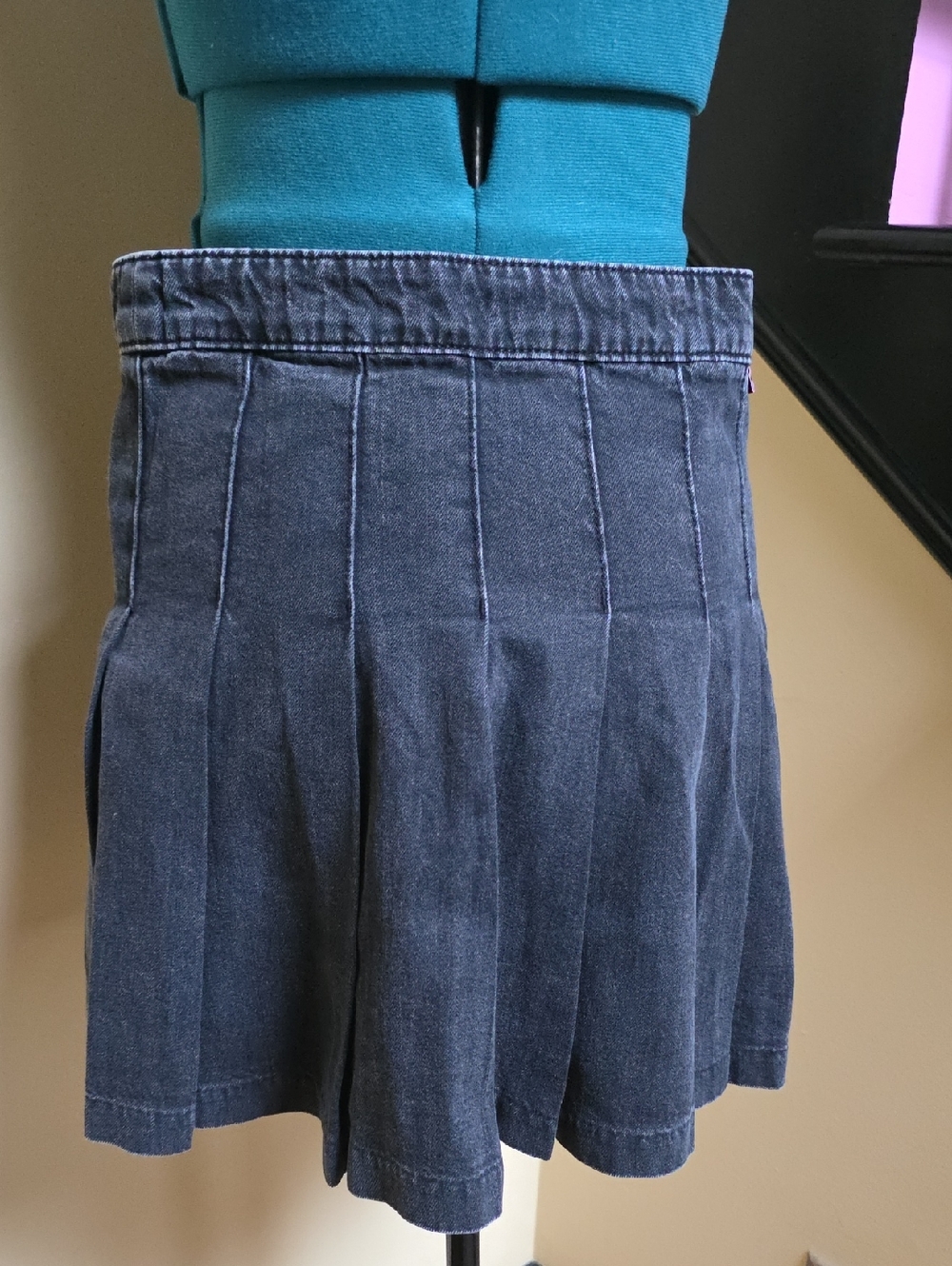 Divided H&M Black Denim Pleated Skirt - SZ 6